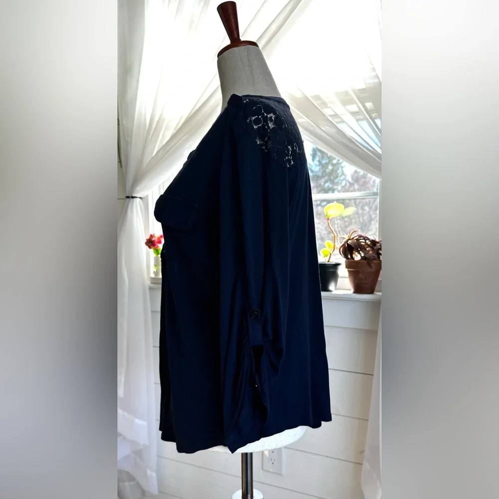 New York & Company Navy Top Size: Large
